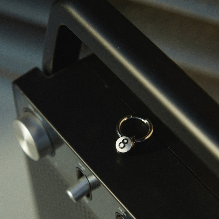 PENDIENTE PIERCING ARO 8-BALL